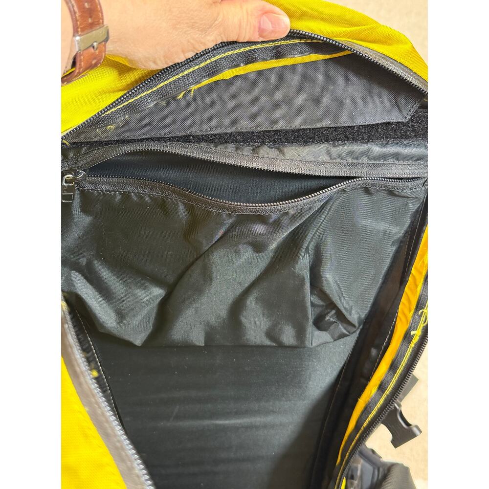 Arc'teryx M20 Yellow Black Ski Snowboard Backpack Alpine Pack Durable Outdoor - Picture 9 of 16